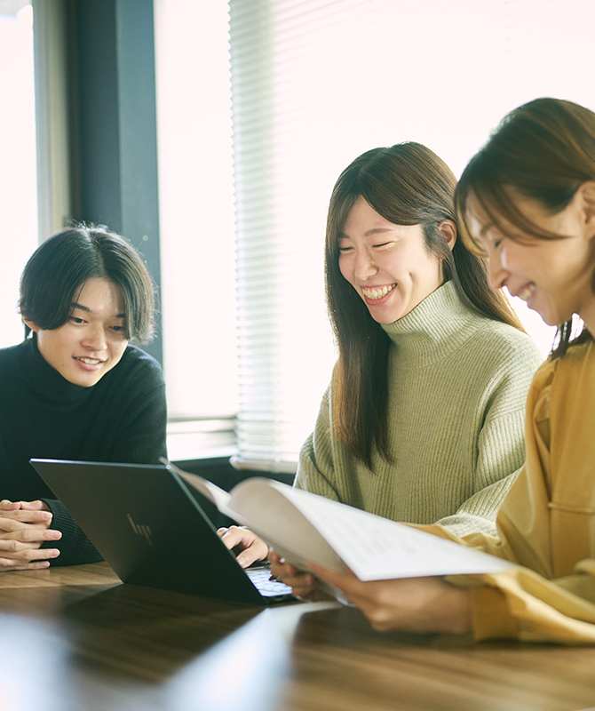 仕事をする写真